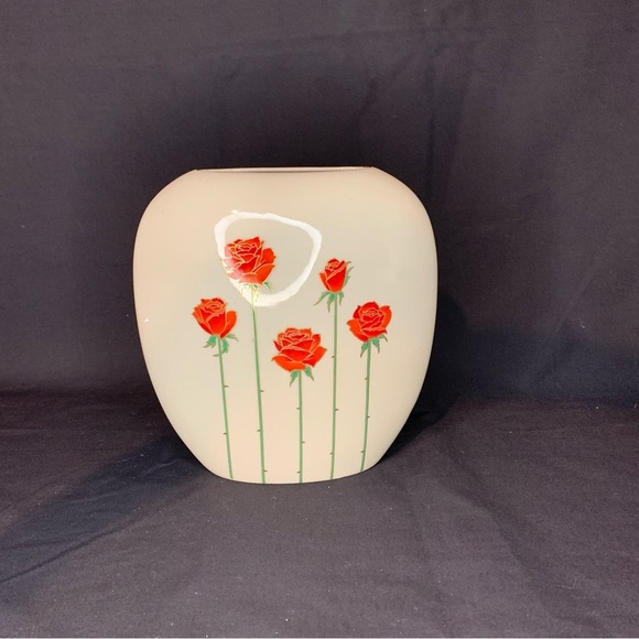 Otagiri Wide Pocket Elegant Beige Vase With Long Stems Red Roses - Picture 1 of 8